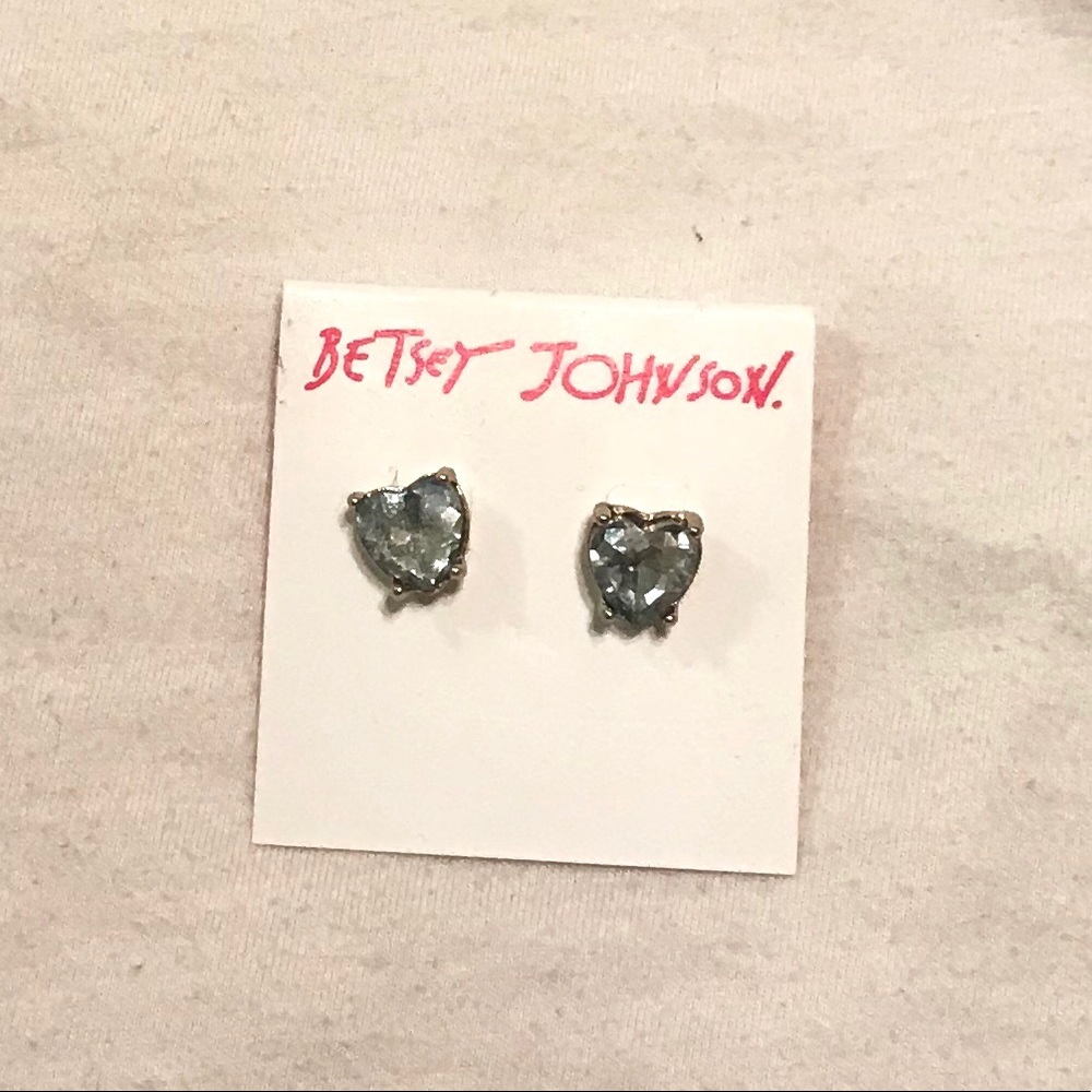 NWT BETSEY JOHNSON HEART SHAPED STUDS